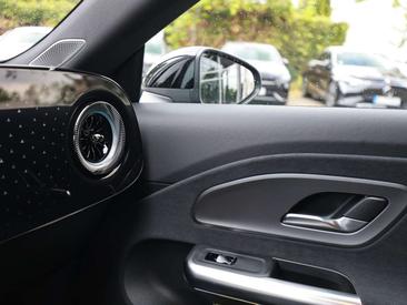 Mercedes CLA 180 AMG Line — photo 18