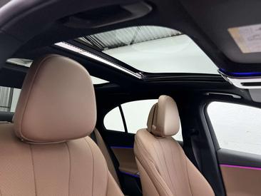 Mercedes Classe E 300 Night Edition — photo 10
