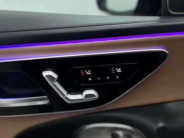 Mercedes Classe E 300 Night Edition — photo 13