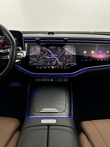 Mercedes Classe E 300 Night Edition — photo 23