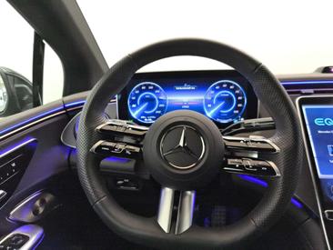 Mercedes EQE 300 Night — photo 12