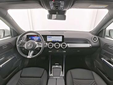 Mercedes EQB 300 — photo 7