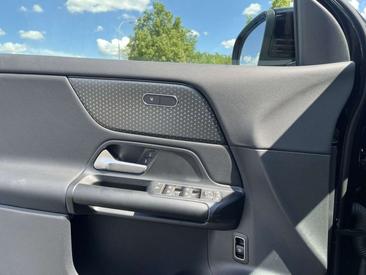 Mercedes GLA 200 — photo 17