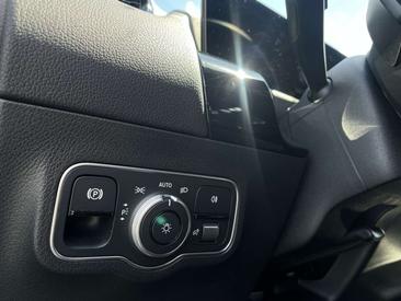 Mercedes GLA 200 — photo 18