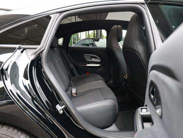 Mercedes CLA 180 AMG Line — photo 4