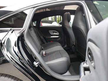 Mercedes CLA 180 AMG Line — photo 4
