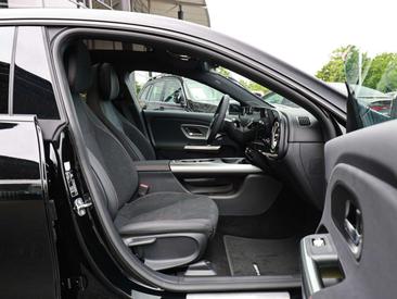 Mercedes CLA 180 AMG Line — photo 4