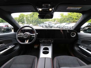Mercedes CLA 180 AMG Line — photo 7