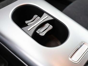 Mercedes CLA 180 AMG Line — photo 13