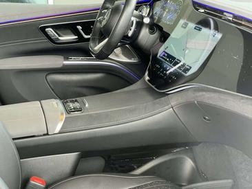 Mercedes EQS 450+ — photo 10