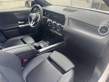 Mercedes GLA 200 Night Edition — photo 12