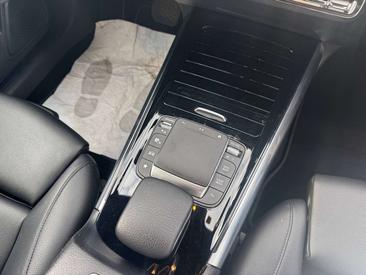 Mercedes GLA 200 Night Edition — photo 15