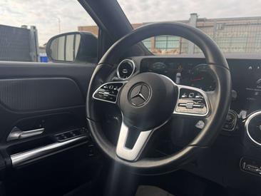 Mercedes GLA 200 Night Edition — photo 16