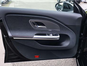 Mercedes CLA 180 AMG Line — photo 28