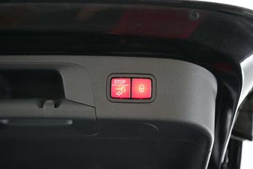 Mercedes EQC 400 AMG Line — photo 22