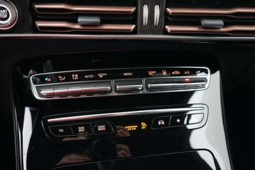 Mercedes EQC 400 AMG Line — photo 30