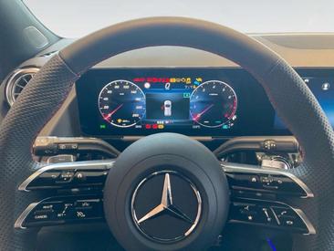 Mercedes GLA 200 AMG Line — photo 11