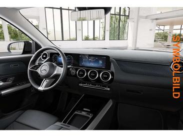 Mercedes GLA 180 Night Edition — photo 11