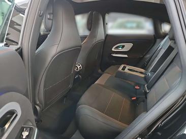 Mercedes CLA 180 AMG Line — photo 11