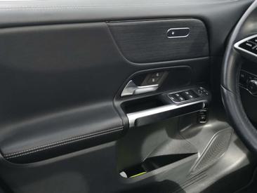 Mercedes GLB 200 Progressive — photo 18