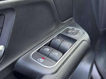 Mercedes GLB 180 Business — photo 12