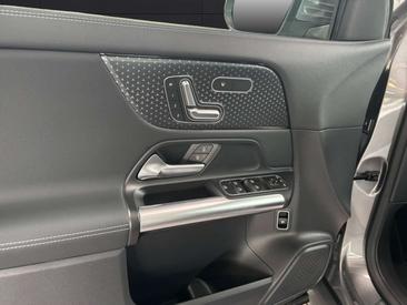Mercedes GLA 180 — photo 9