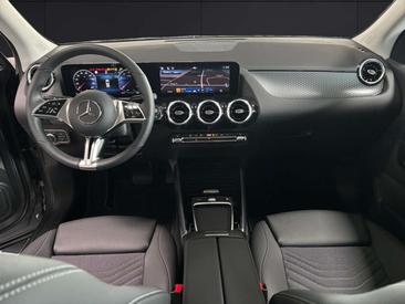 Mercedes GLA 180 — photo 12