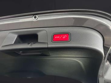Mercedes GLA 180 — photo 16