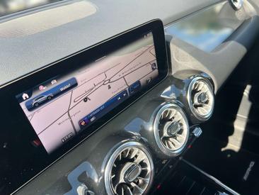 Mercedes GLA 200 AMG Line — photo 11