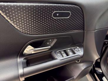 Mercedes GLA 200 — photo 13