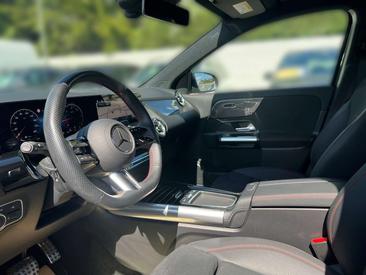 Mercedes GLA 200 AMG Line — photo 12