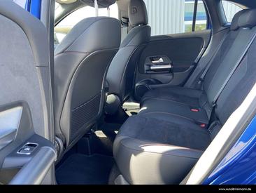 Mercedes GLA 180 AMG Line — photo 11