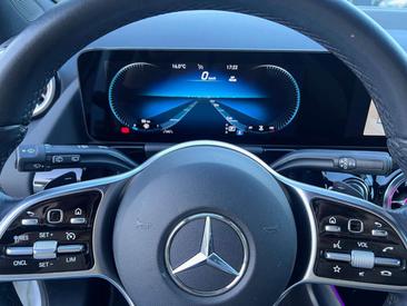 Mercedes GLA 180 Sport — photo 17
