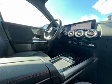 Mercedes GLA 200 AMG Line — photo 23