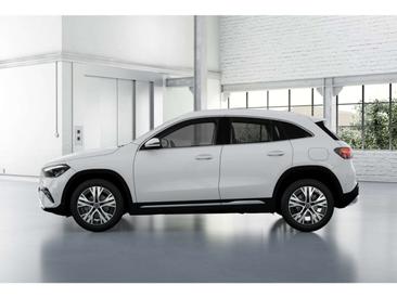 Mercedes GLA 180 — photo 3