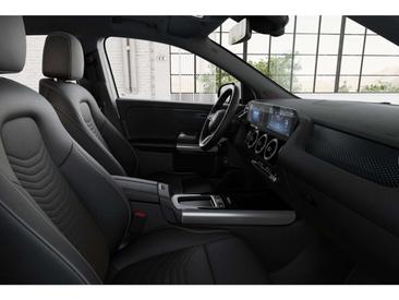 Mercedes GLA 180 — photo 7