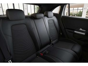 Mercedes GLA 180 — photo 9