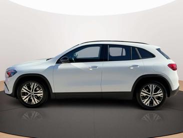 Mercedes GLA 180 Night Edition — photo 8