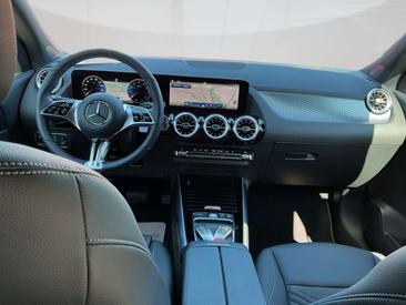 Mercedes GLA 180 Night Edition — photo 11