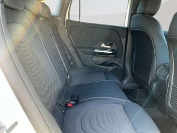 Mercedes GLA 180 Night Edition — photo 12