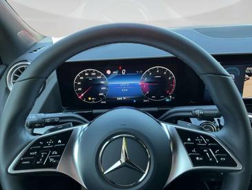 Mercedes GLA 180 Night Edition — photo 15