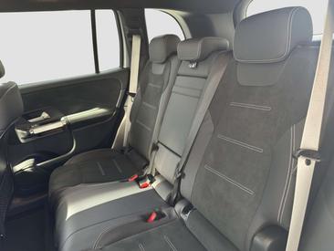 Mercedes GLB 200 Night Edition — photo 12