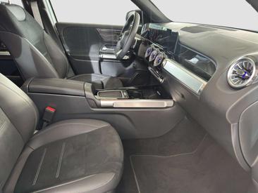 Mercedes GLB 200 Night Edition — photo 21