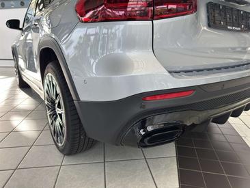 Mercedes GLB 200 Night Edition — photo 24