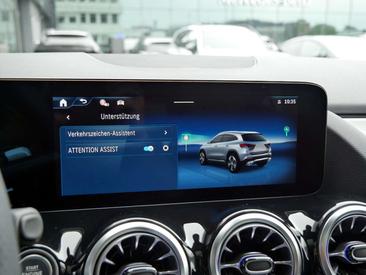 Mercedes GLA 200 AMG Line — photo 17
