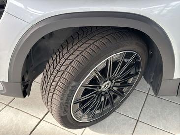 Mercedes GLB 200 Night Edition — photo 28