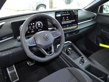 Volkswagen T-Roc ETSI R-Line — photo 7