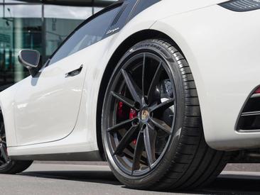 Porsche 992 I Targa 4S — photo 7