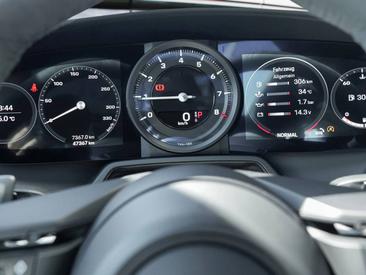 Porsche 992 I Targa 4S — photo 16