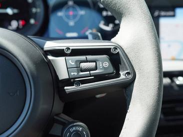 Porsche 992 I Targa 4S — photo 17